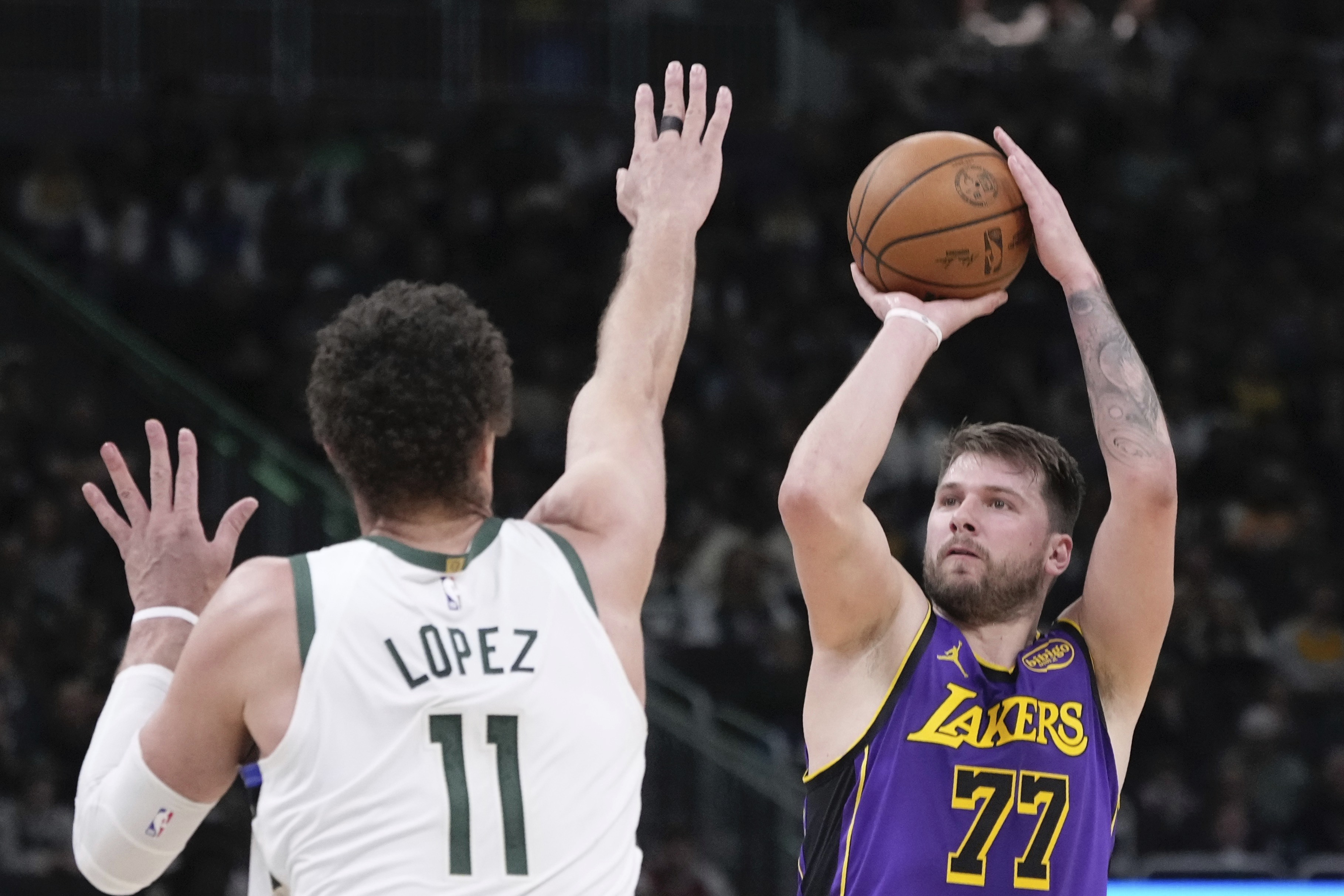 Lakers Bucks Basketball