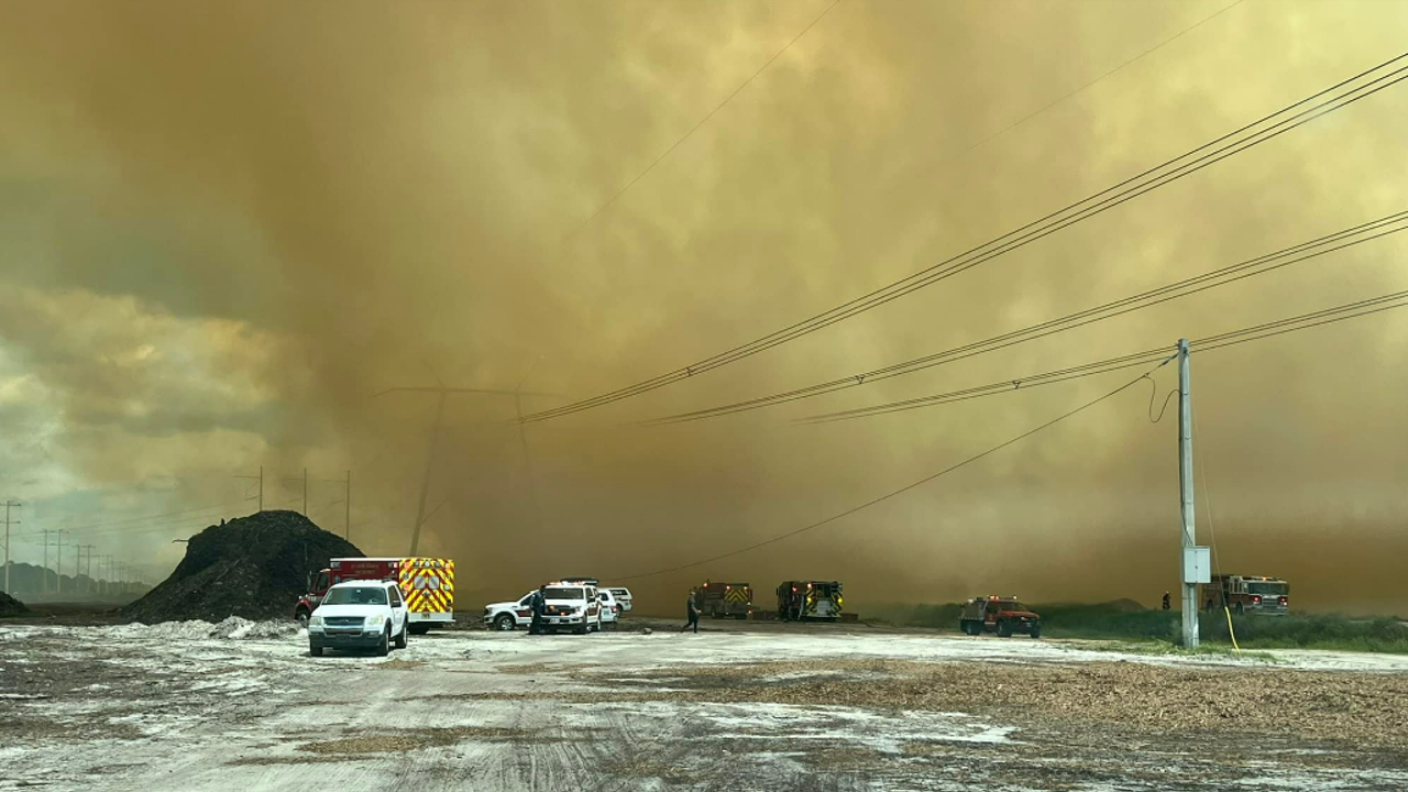 The Glades Mulch Fire, burning near Range Line Road and Glades Cut Off Road in western St. Lucie County, on Aug. 25, 2022 (2).jpg