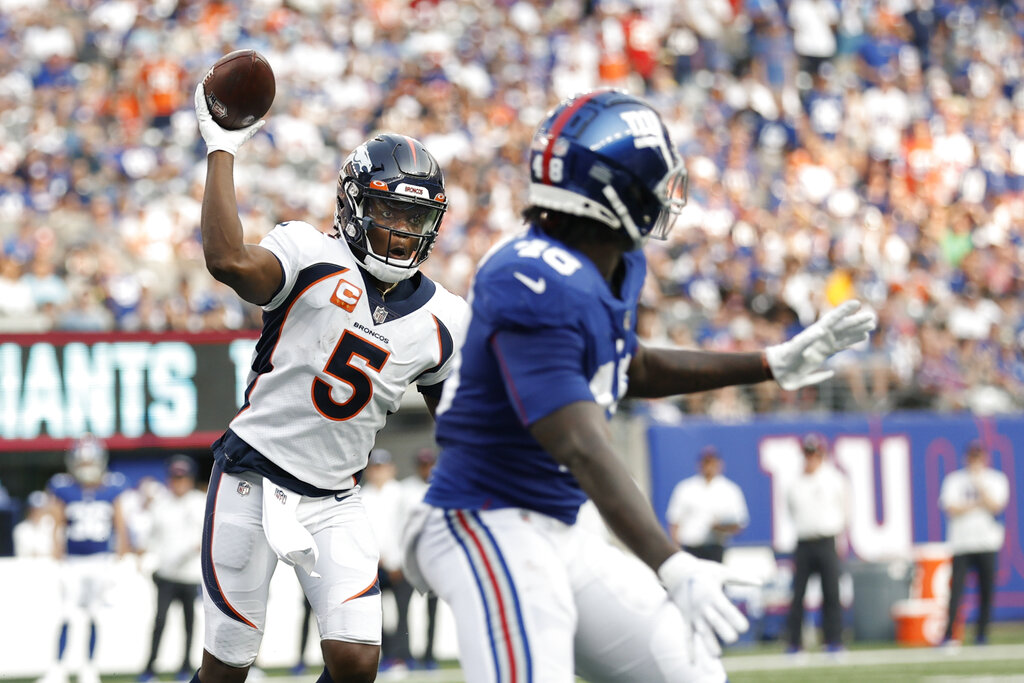 Broncos Giants Football