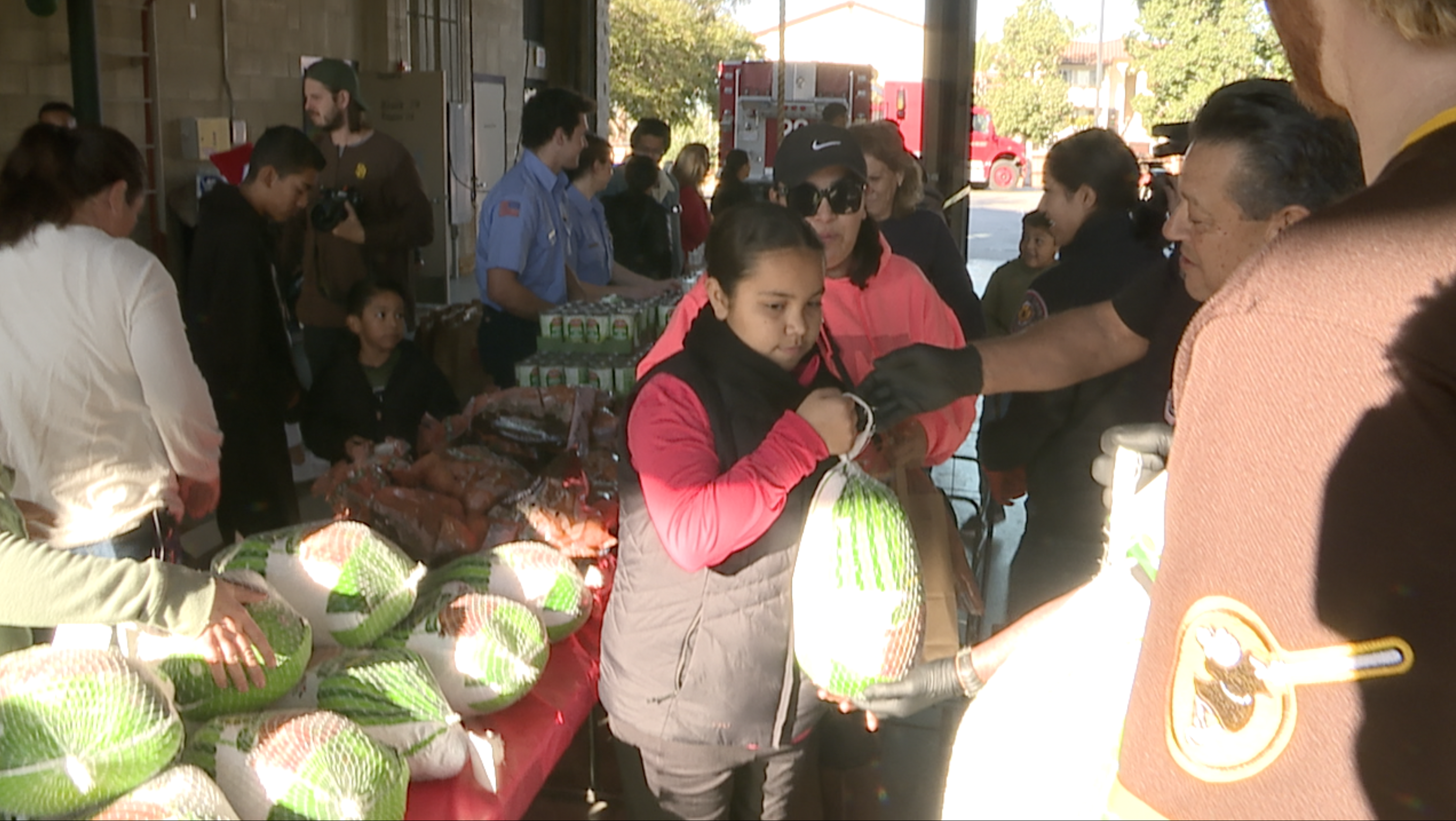 San Diego firefighters feed hundreds of families for the holidays