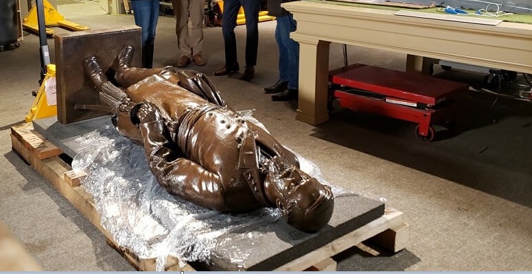 Lee statue in RVA.jpg