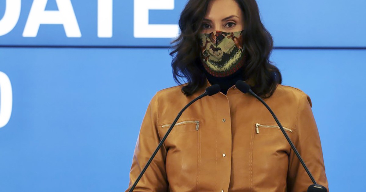 whitmer wearing mask