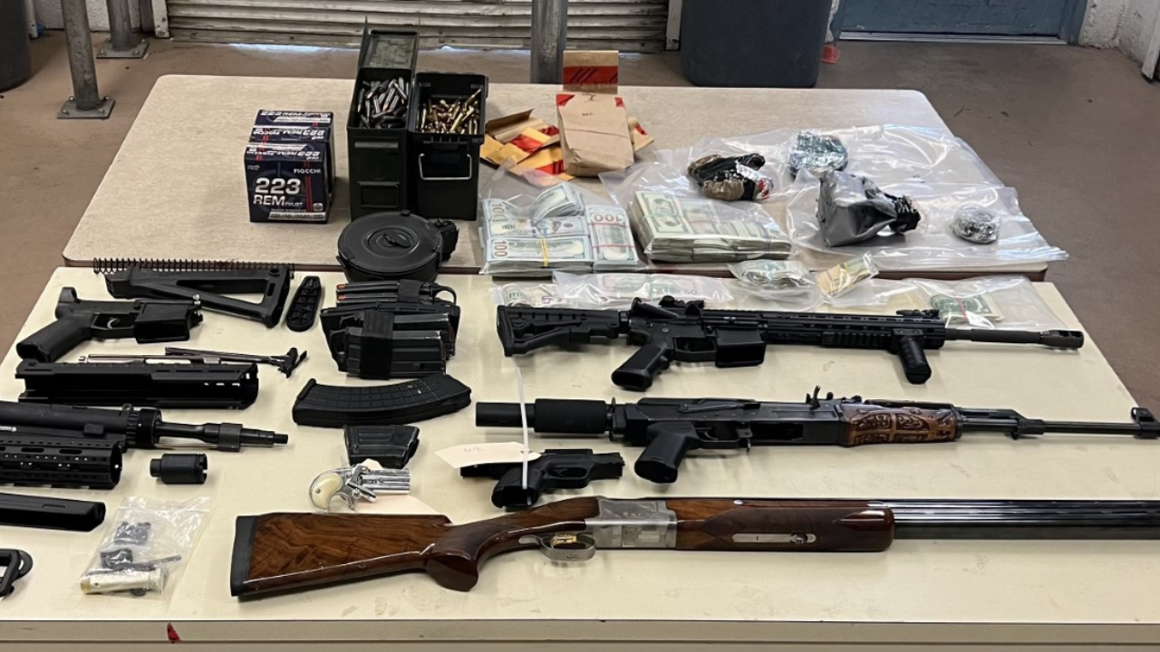 KCSO: Man arrested after large amount of heroin, stolen firearms found in search