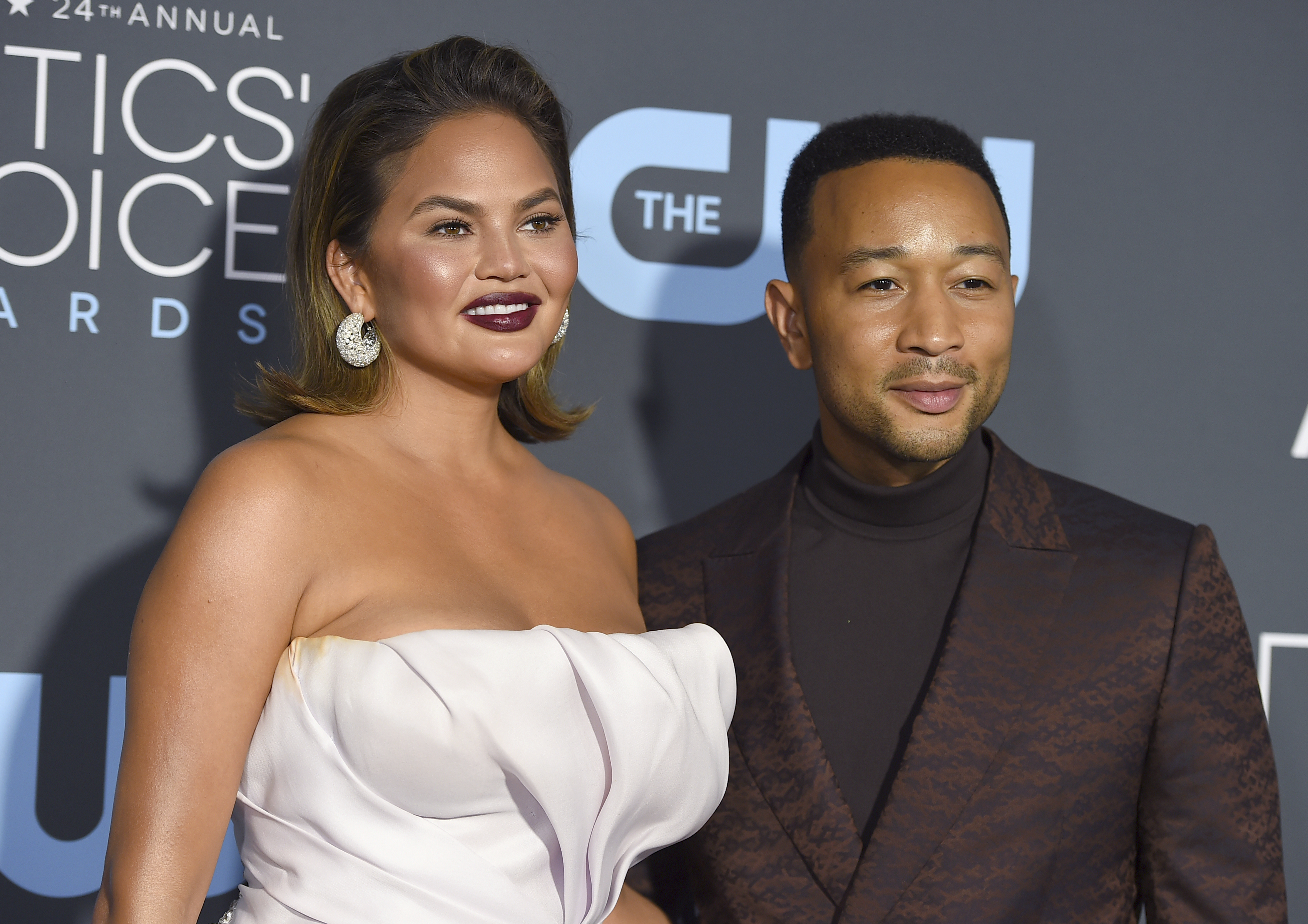 Chrissy Teigen, John Legend expecting baby No. 3
