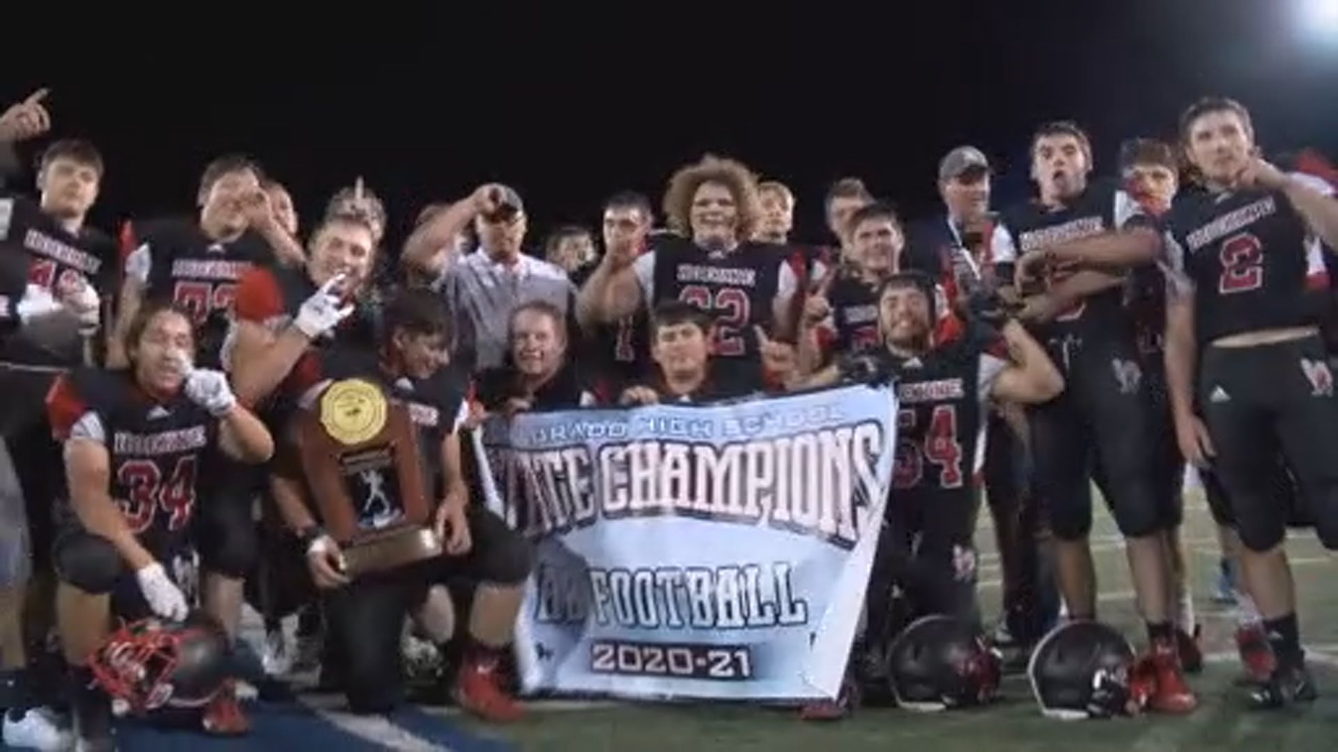 Hoehne rolls past John Mall for 8-man state title