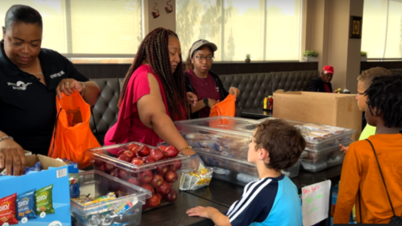 Lakeland café provides kids with free summer lunch using money from tip jar
