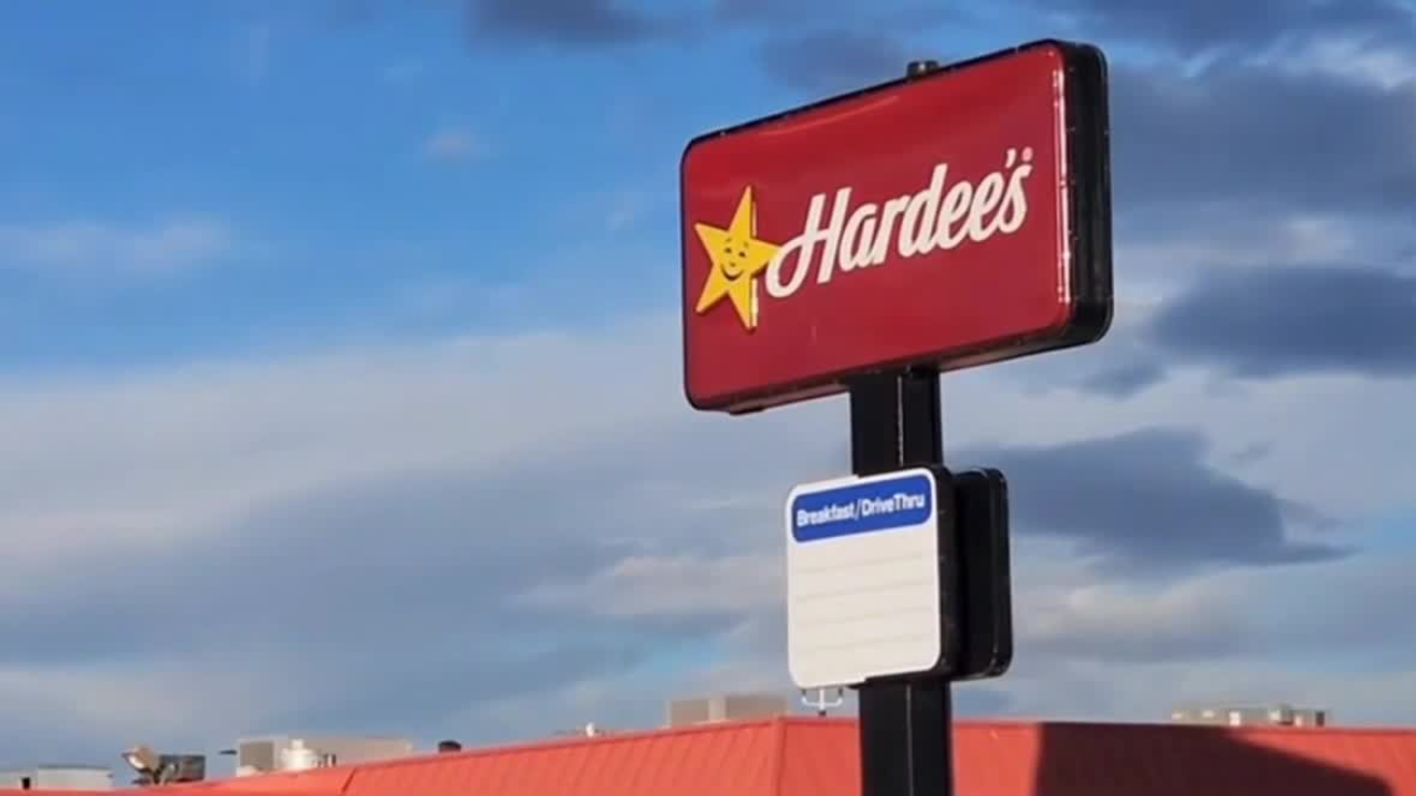 hardees sign.png
