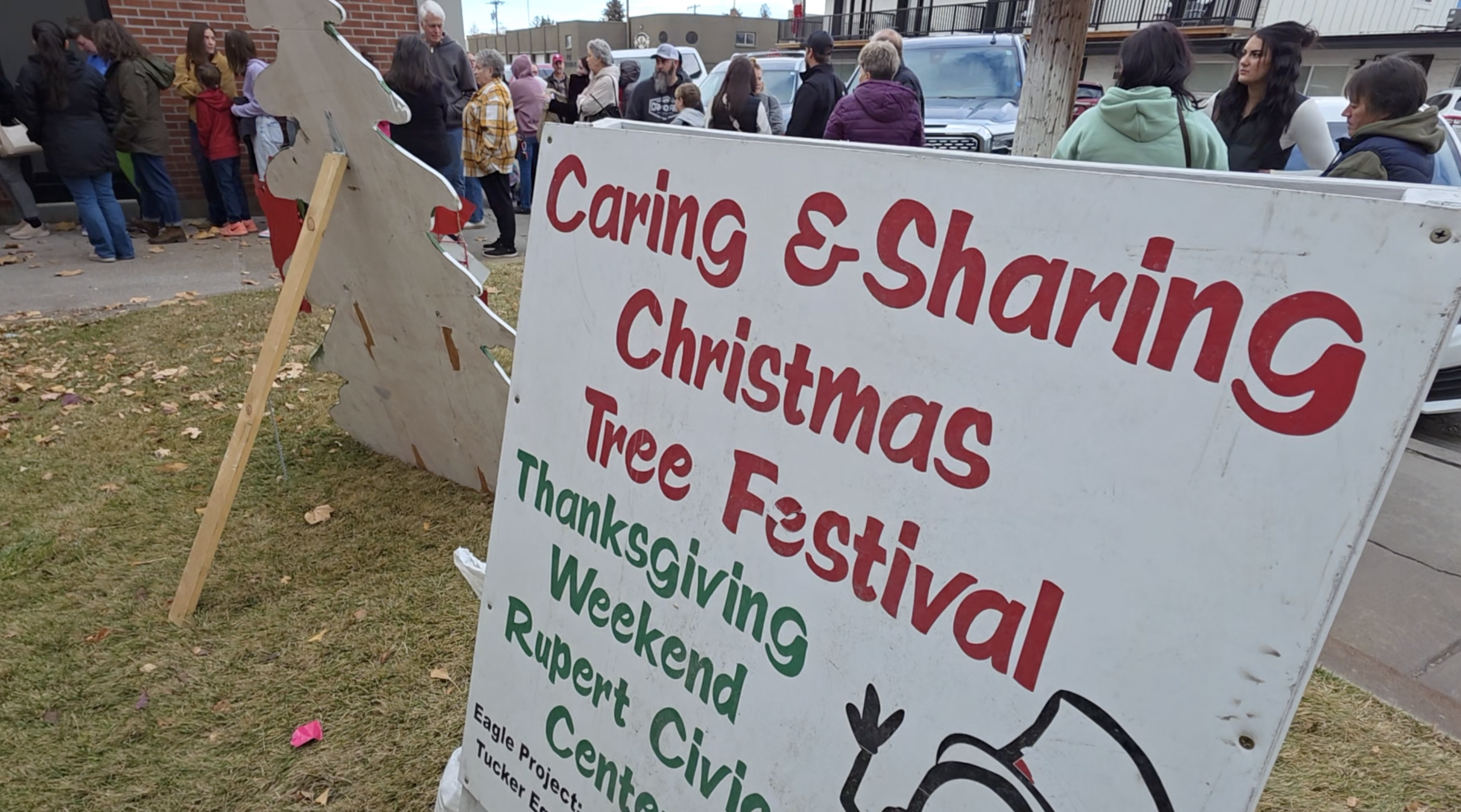 Rupert kicks off Christmas City USA celebration with tree festival