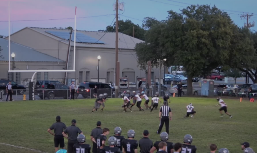 unlikey football pass.PNG