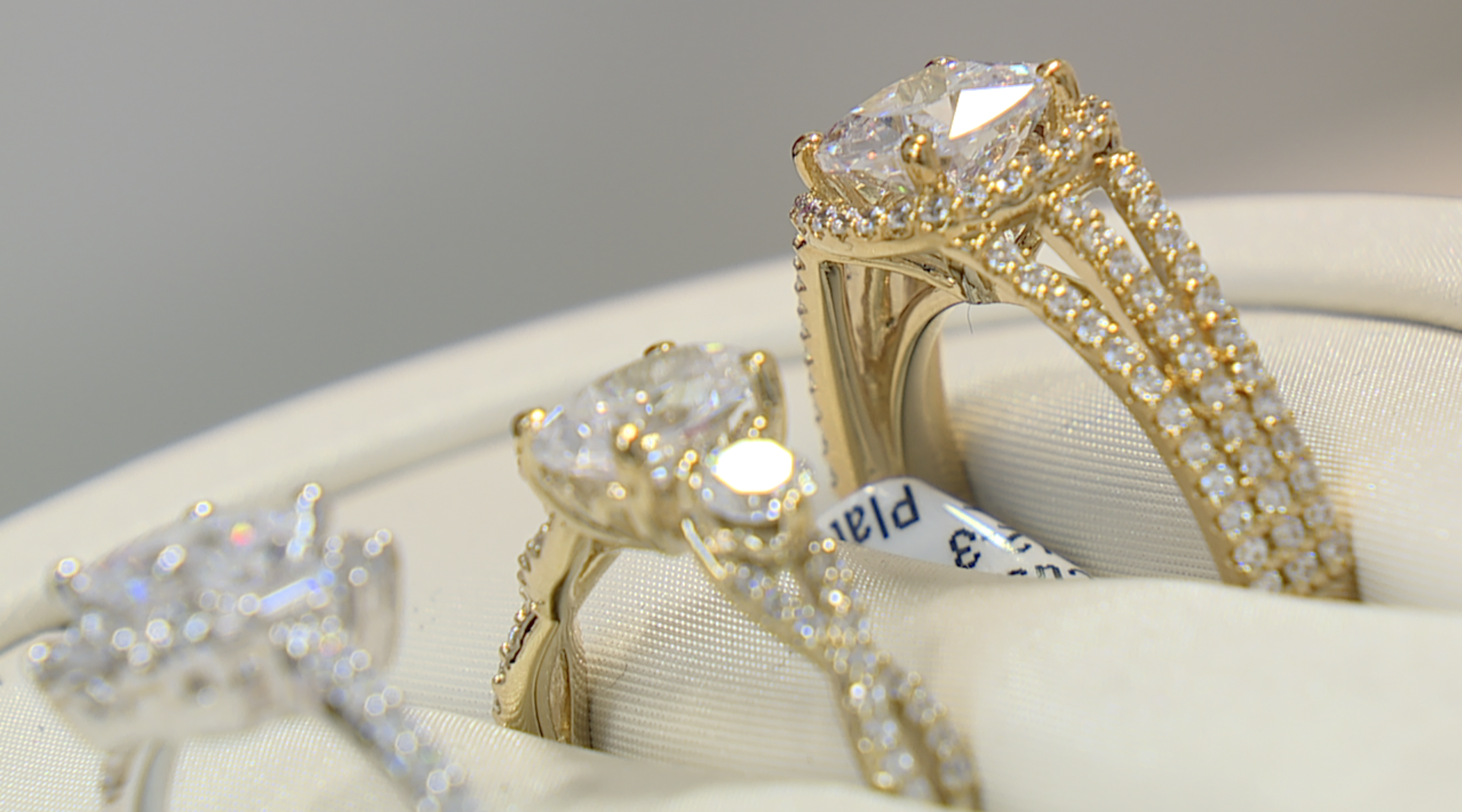 People are melting jewelry for cash as gold grows in value