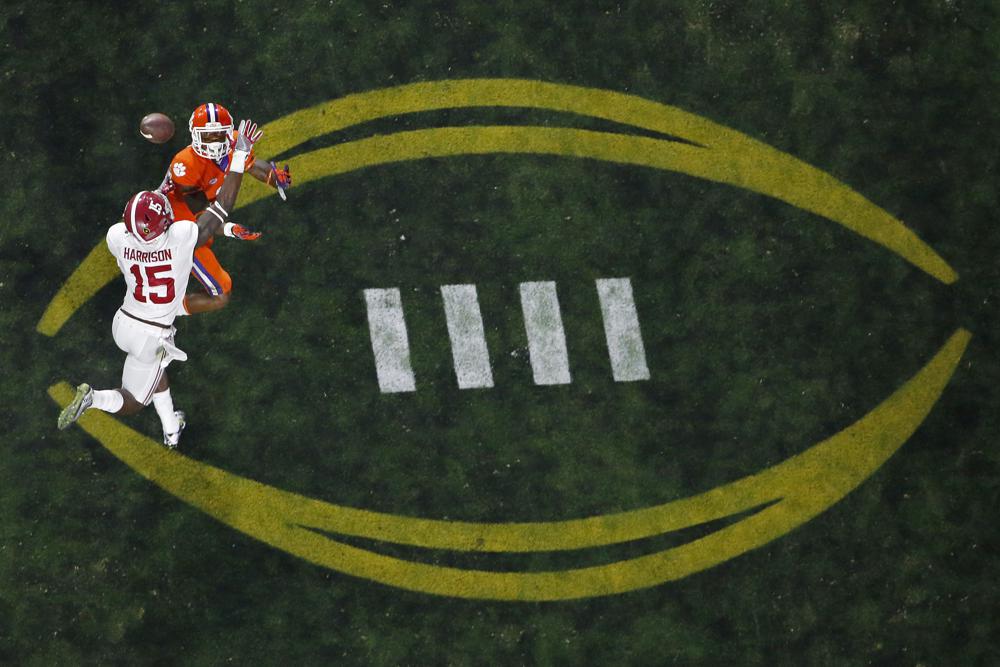 Alabama's Ronnie Harrison (15) breaks up a pass intended for Clemson's Artavis Scott 