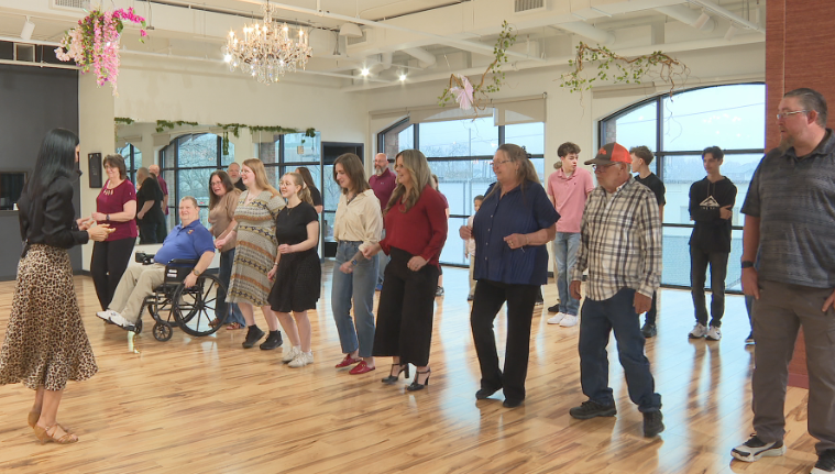 Tennessee mom finds the people her organ donor son saved, invites them to do his favorite activity, dance 