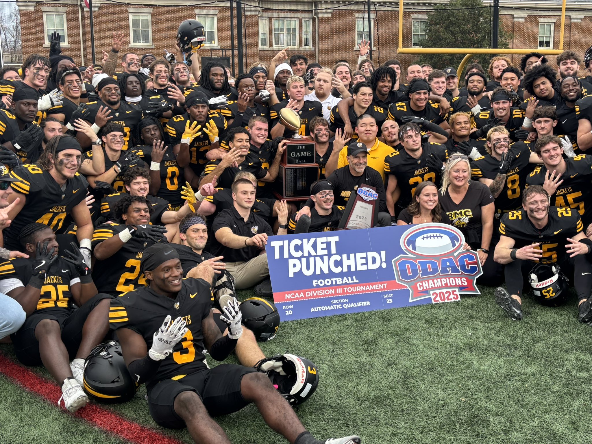 Randolph-Macon Clinches ODAC title, downs Hampden-Sydney 42-14