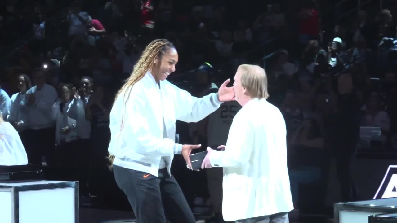A'ja Wilson gets her 2025 championship ring