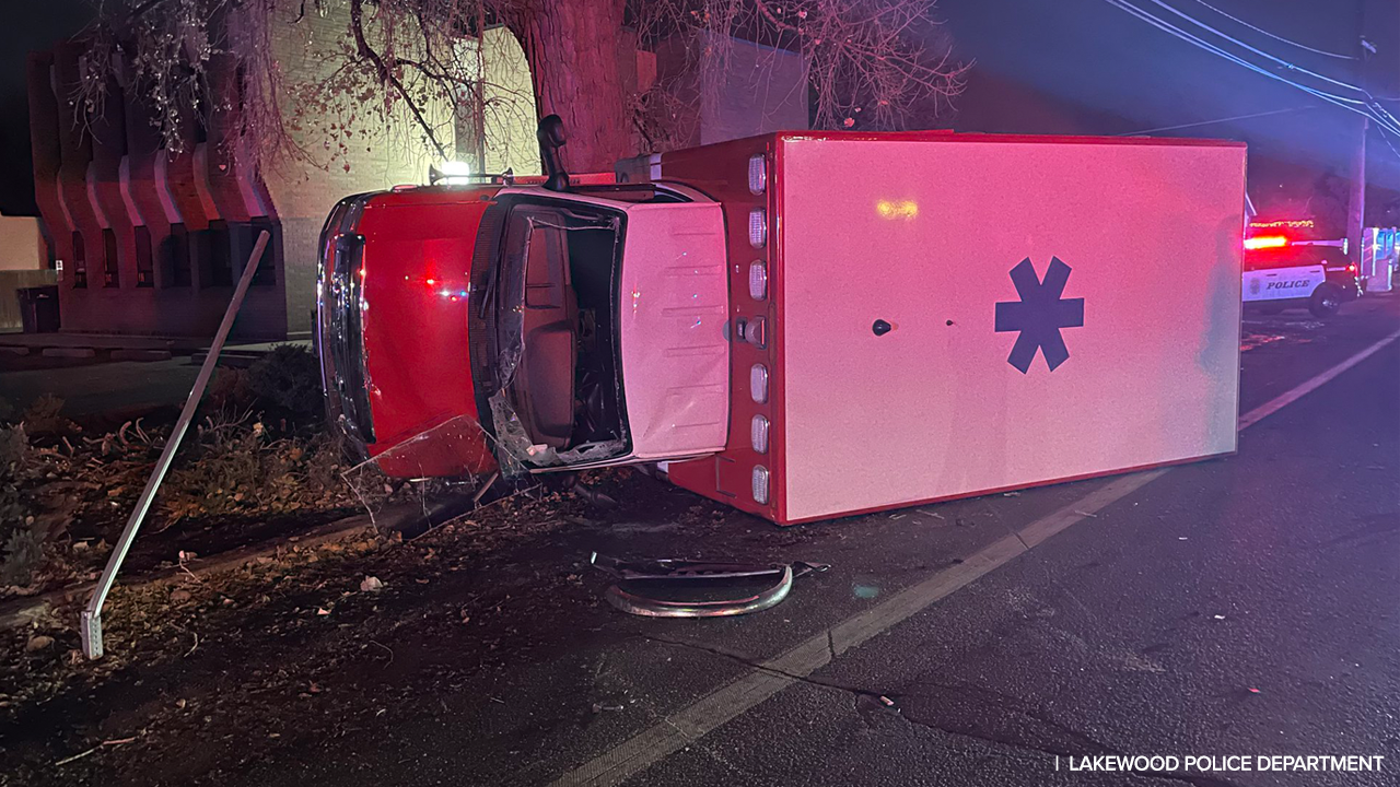 lakewoodpd-ambulance1.png