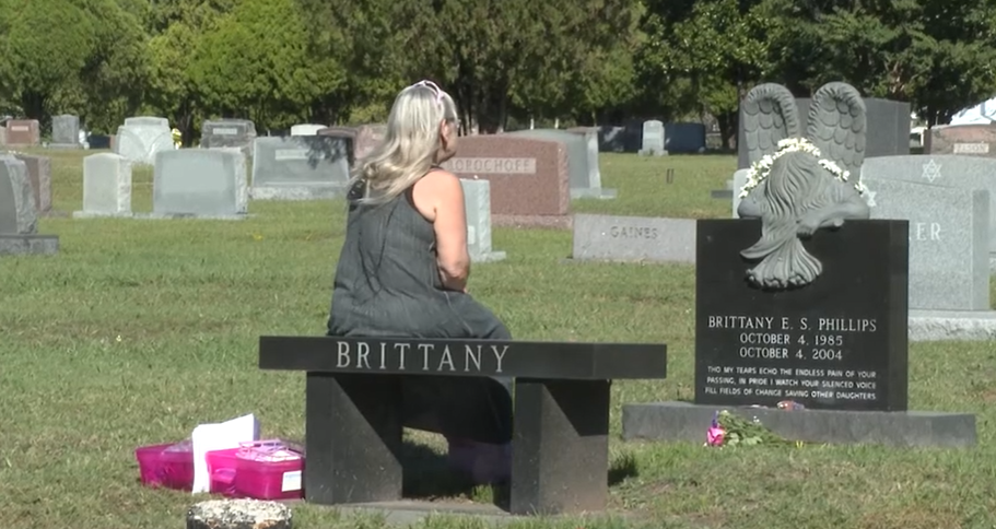 'Community is what keeps us going': Mother honors 21st anniversary of daughter's death