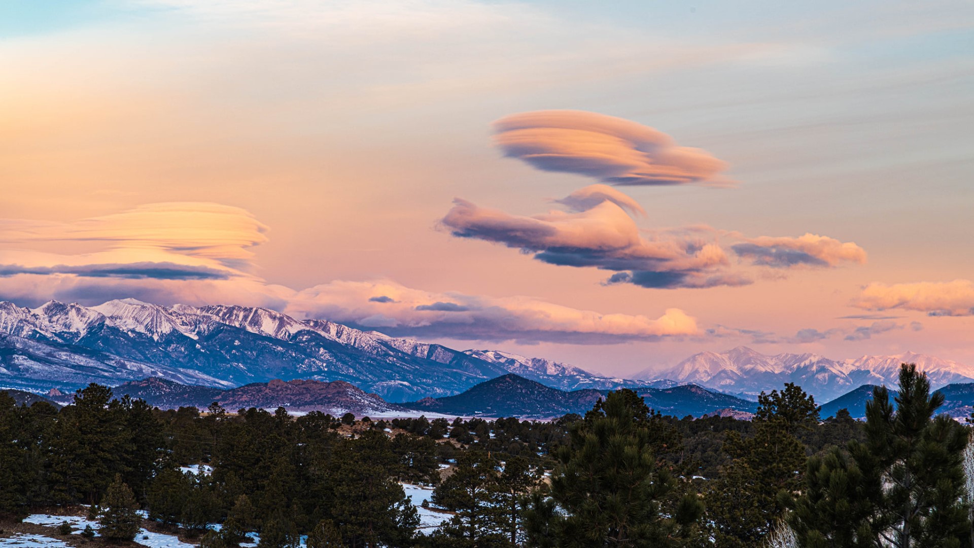 Lenticular clouds