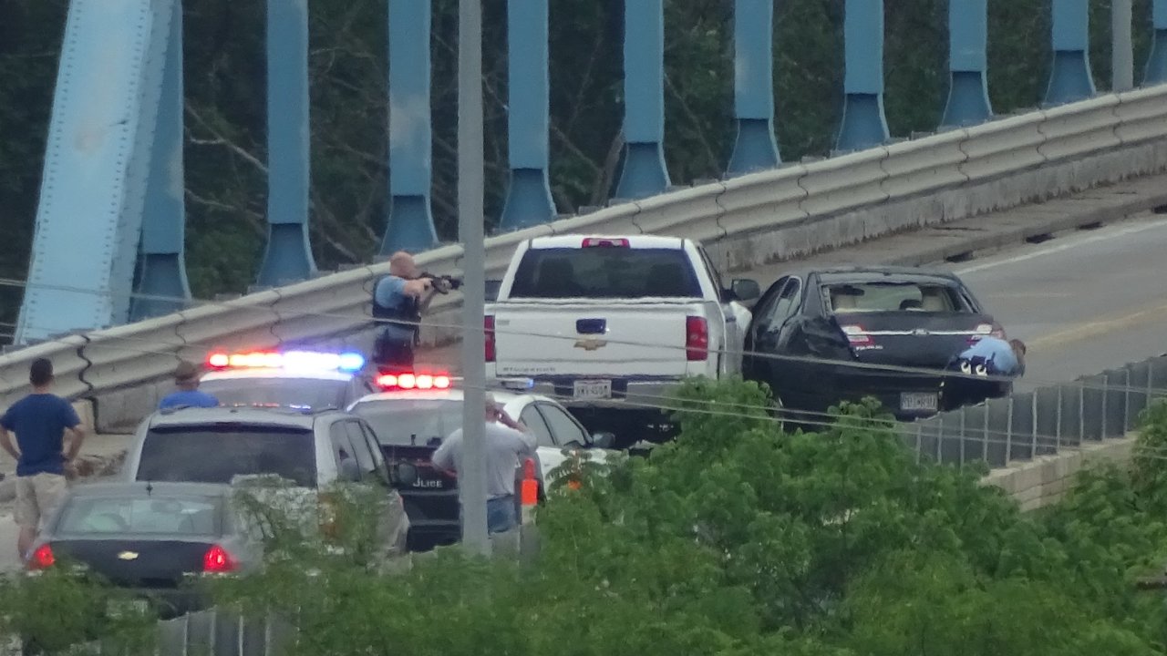 Police: Ft. Leavenworth soldier stops active shooter on bridge