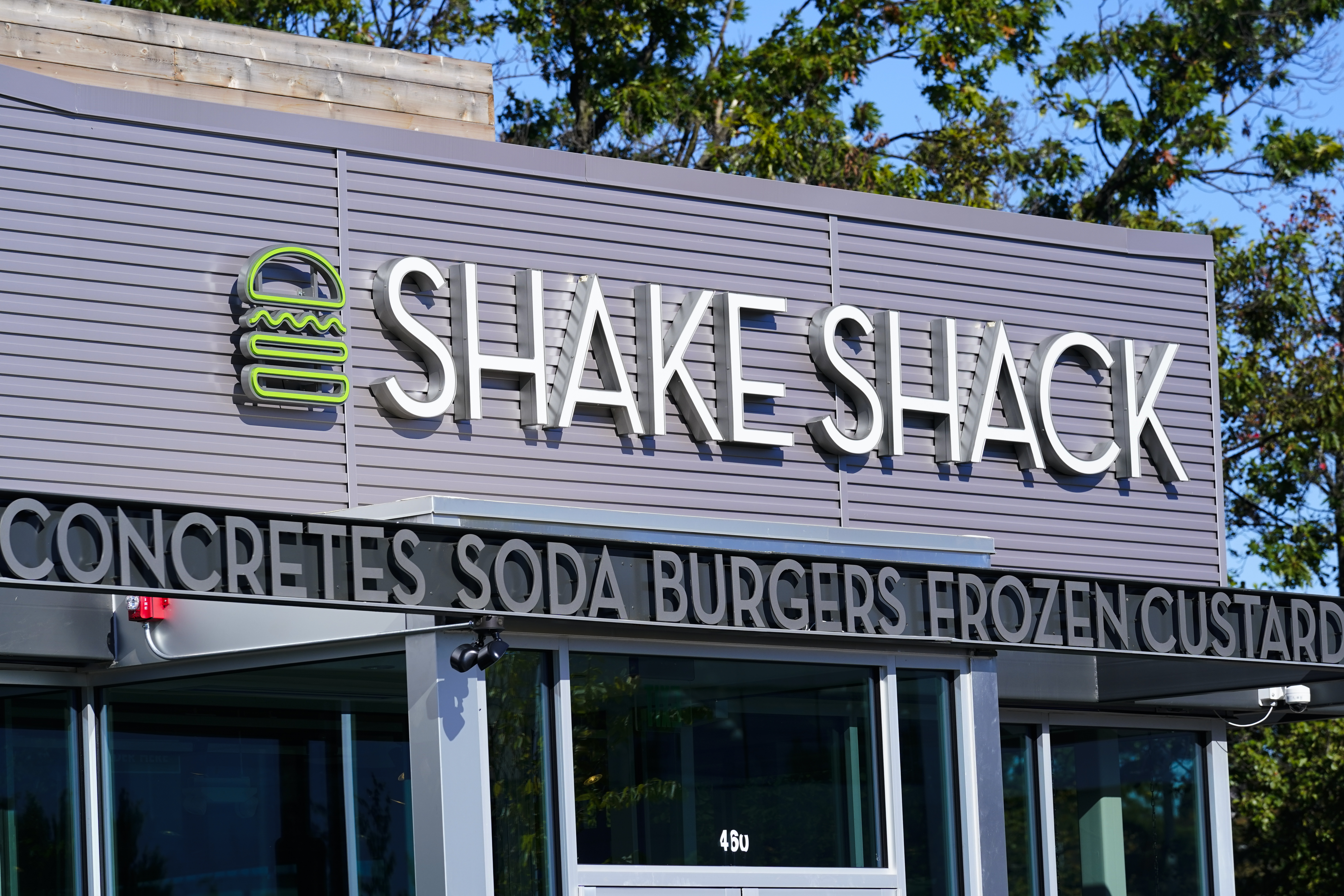 Earns Shake Shack