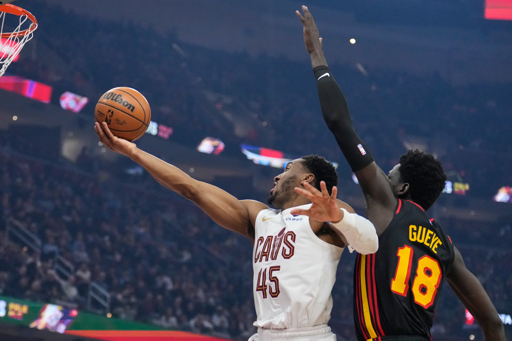 Hawks Cavaliers Basketball