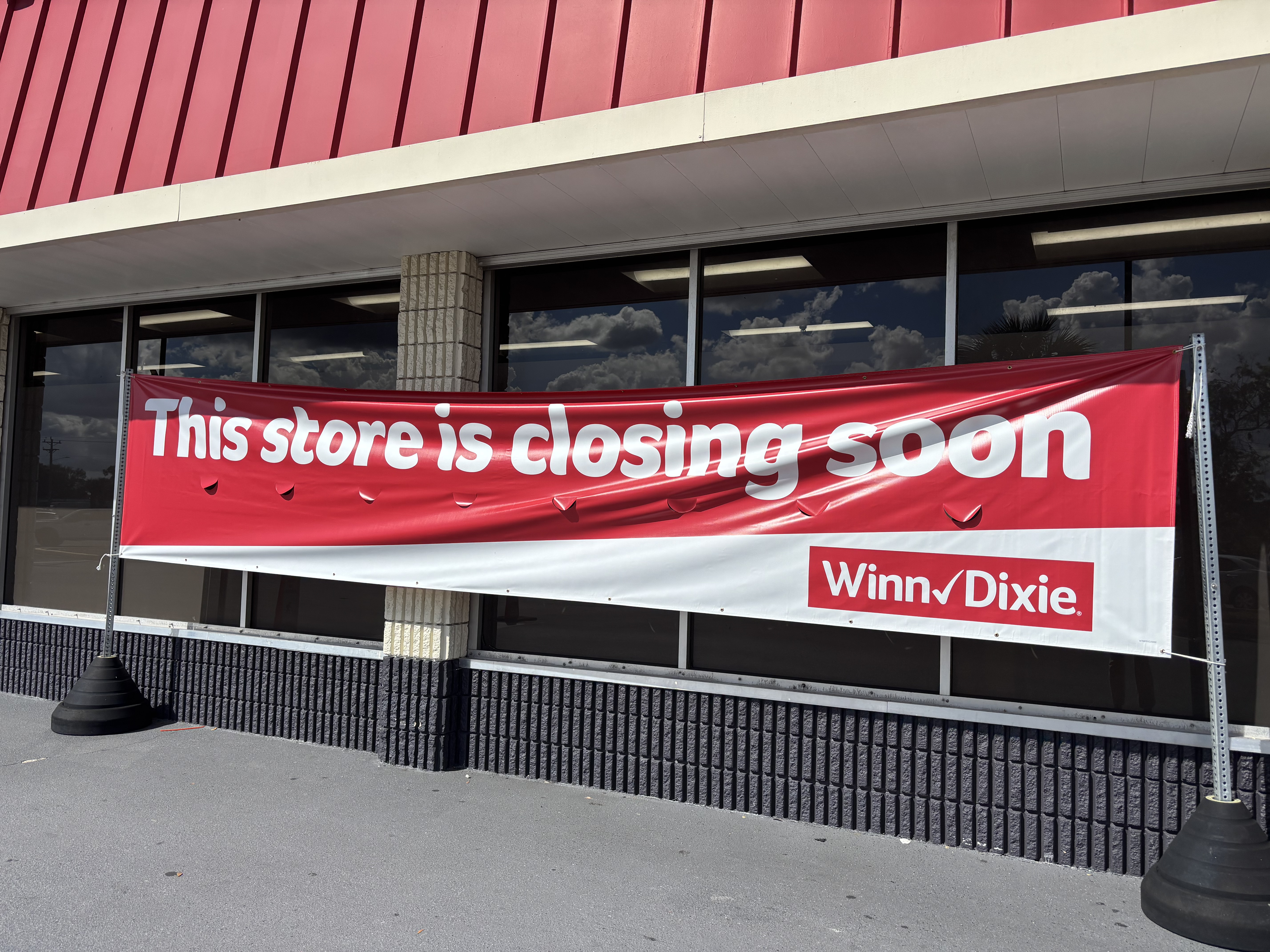 Winn-Dixie in Immokalee is closing and forcing community to travel 10 miles for groceries