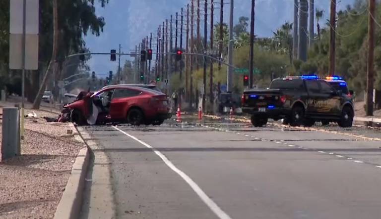 Alma School and Riggs crash 2-15-26