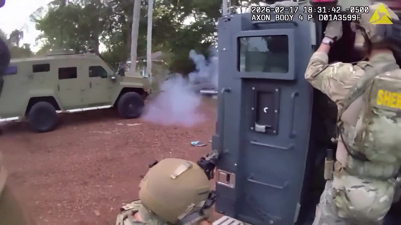 VIDEO: Deputies use flash bangs, armored trucks to arrest Riverview attempted murder suspect: HCSO