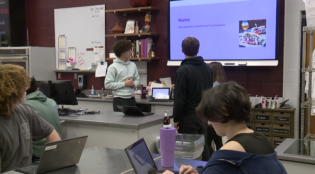 LSNHS Culinary Studnets Pitch BBQ Sandwiches to Restaurant Owner