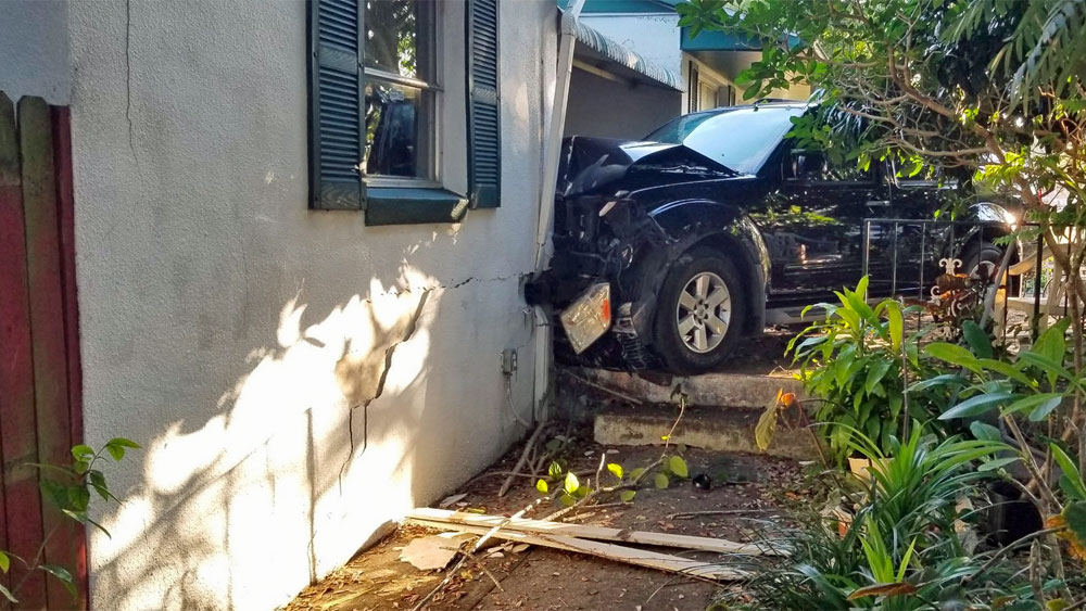 wptv-I-275-truck-into-house-.jpg