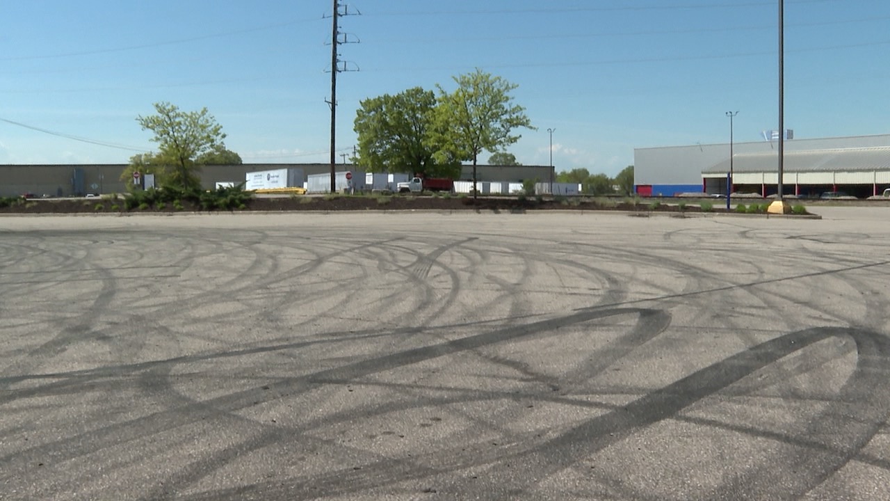 36 st parking lot cars