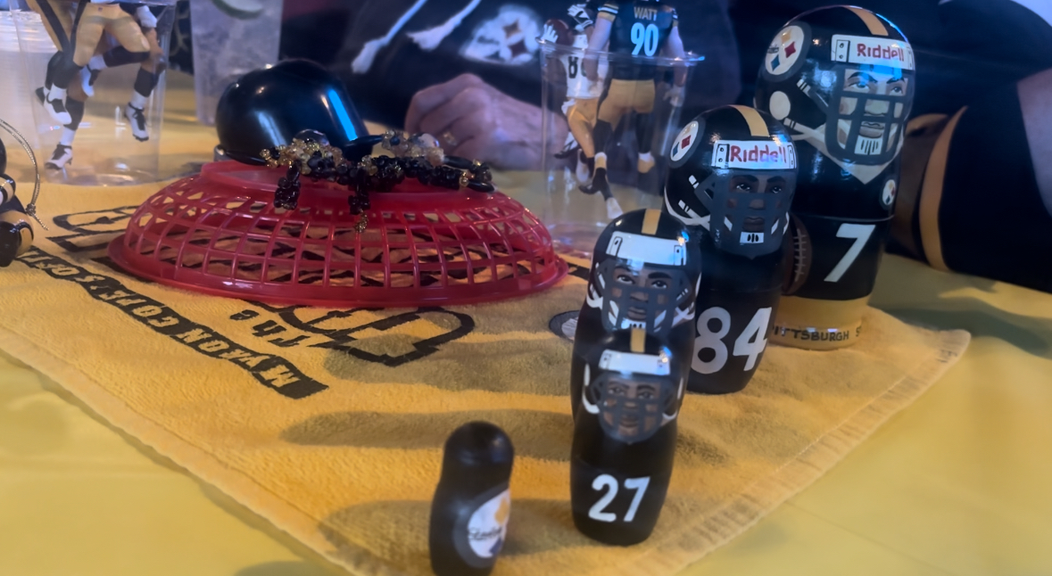 Steelers fans flock to Footer's Sports Pub for Bills vs. Steelers game